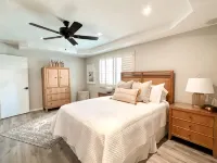 Amazing View!! Spacious 3 bd/ 4 bth in Palm Valley CC!! - 4 ดาว