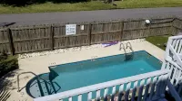 Island House D : Stylish Updated Townhome - Steps to the Beach w/ Pool! - 수영장