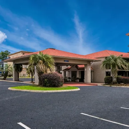 Super 8 by Wyndham Savannah