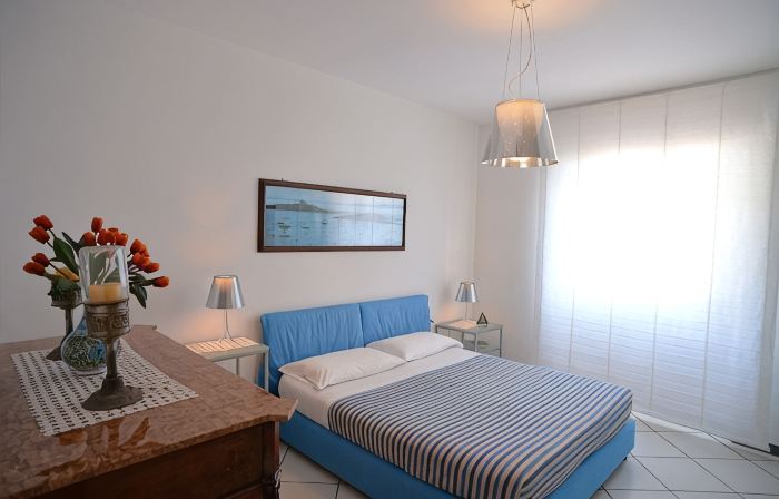 SPLENDID VILLA IMMERSED IN THE GREEN PEAK ON THE SEA