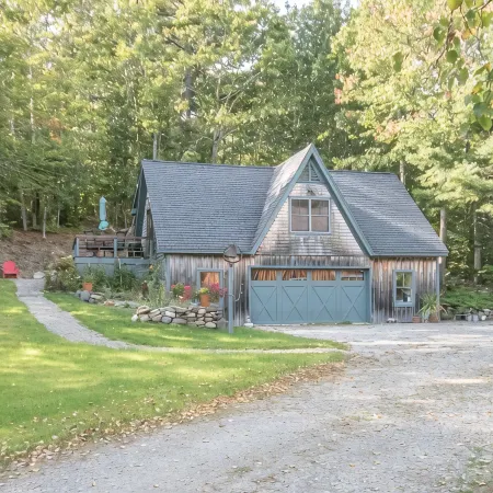 Lovely lakeside setting on beautiful Alamoosook Lake.