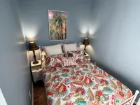 Renovated 1925 Bungalow • Heated Pool • 3Br En-Suite • 2 Mi to Venice Beach - 4 ดาว