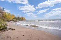 Entire Home Near Lake Superior - 2-Sterne
