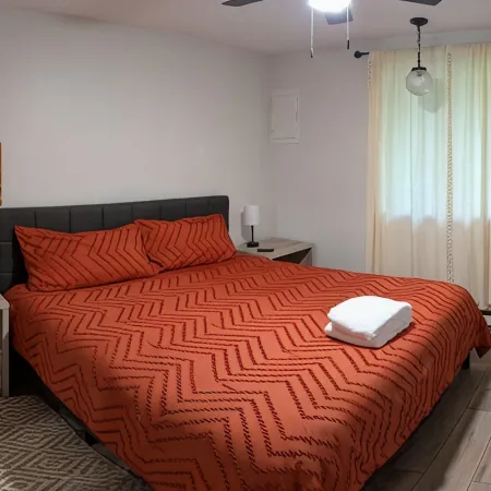 Charming 2-bedroom condo in McHenry Close To Lake Activities and Ski Resort Отели в г. Мак-Генри