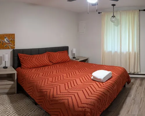 Charming 2-bedroom condo in McHenry Close To Lake Activities and Ski Resort マクヘンリーのホテル