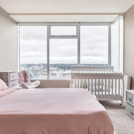 Penthouse 2b 2b +Gym +Yoga Room +Lounge +Pool +WiFi in Downtown Bellevue