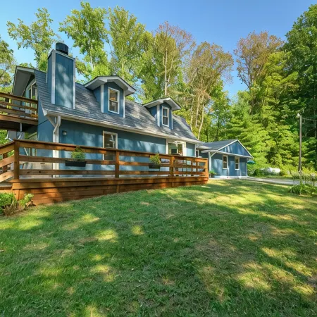 Private 7AC Retreat, Hot Tub, Stocked Pond, Firepit, Trails, Disc Golf, Sleeps 6