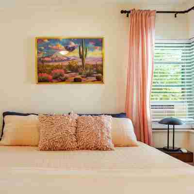 4 Bedroom 2 Bath Pink Palace Rooms
