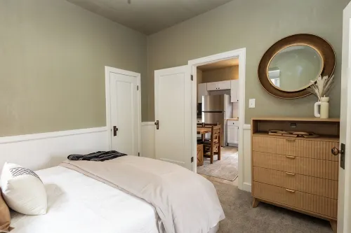 Charming 2-Bedroom House in Uptown Butte