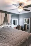 Modern Minimalist Home 4BR 5 Beds, AC Comfort & Wifi - 4-Star