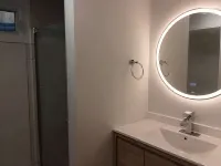 Private Bath Living Room Basement Suite with Shared Entry Shared Entry & Kitchen - บังกะโล