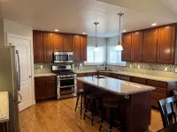 6 Bedroom, 4.5 Bathroom, 2 Kitchen - Spacious & Clean in Quiet Neighborhood - Homestays