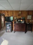 Cozy 2-bdrm, 3-season Adirondack cabin at tranquil Great Sacandaga Lake w/WiFi