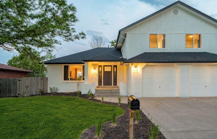 Parkside Retreat - NEW, HotTub, PoolTable & FirePit