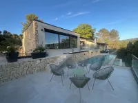 Architect-designed villa Le Panda Blanc. Nature and absolute calm. At the gateway to the Luberon - Villas