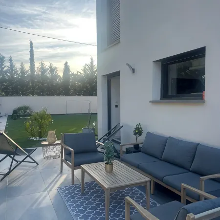 Contemporary home in Vaison-la-Romaine  Comfort, light & heated pool in Provence