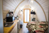 Ridgetop Retreat Cabin at Highland Hideaways - Arcade & Drive-in Theater