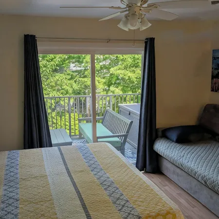 "Dune Blossom" Townhouse w/ pool - 3 blocks to beach - linens/pillows included