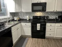 NEW - Minimalistic Farmhouse! - 3-Star