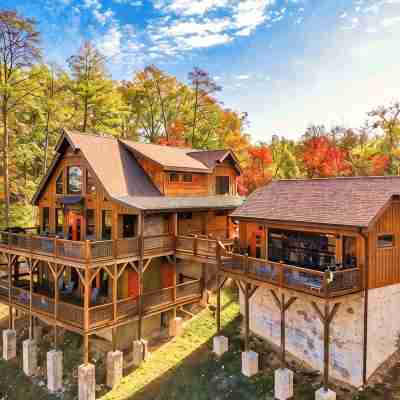 NEW Cabin Heated Pool/Mountain Views/Hot Tub/Arcade/Air Hockey/Theatre Room Hotel Exterior