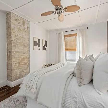 Cozy Luxe Apartment Near Western & St. Joseph’s