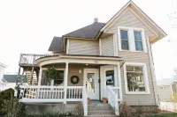 Maison 704; A Downtown Charlevoix Vintage Charmer