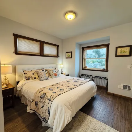 Waterfront 2 Bed-King/Queen , 2 Bath + Incredible Views Perched  over Bodega Bay