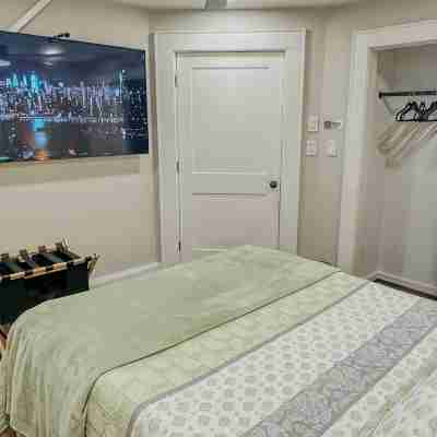 Pleasant 2Bdrm/2ba Mins to Downtown Rooms