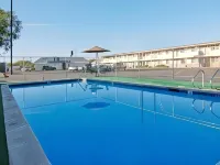 Super 8 by Wyndham Ontario
