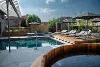 Best Western Premier le Chapitre Hotel  Spa - Pools