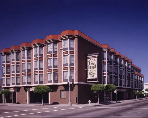Cow Hollow Inn and Suites Hotels near Circus Center