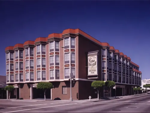 Cow Hollow Inn and Suites - Parkering