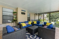 Private Pool - Bright Spacious Home Business or Family, 25 Min to Beach - Wifi