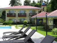 Caimito Beach Hotel - parking