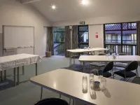 Champers Motor Inn - Wifi