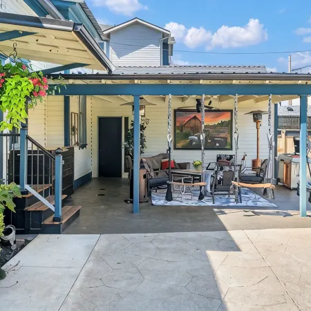Victorian Secrets 1897 Home - Curious? Eclectic, convenient & ❤️ of wine country