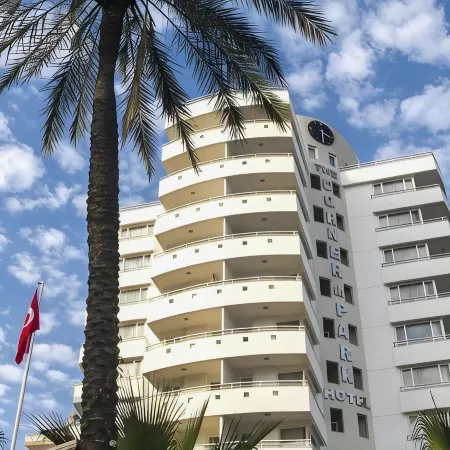 The Corner Park Hotel