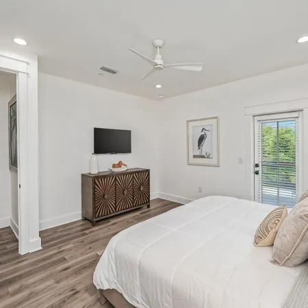 Reefwood - Sleeps 21 - 2 Blocks to the Beach!