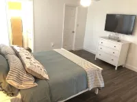 Beautiful completely remodeled home across the street from Lake June! - 3つ星