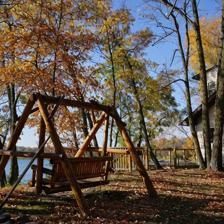 Peaceful 3-Bedroom 1 1/2 Bath Cabin on a Serene, Secluded Lake