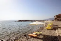 Waveside Sanctuary - Luxurious Seastone Villa - 3-Star