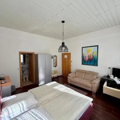 Hotel Runge 24 7 Check in & Free Parking Отели рядом с достопримечательностью «Причал Остзеекай»