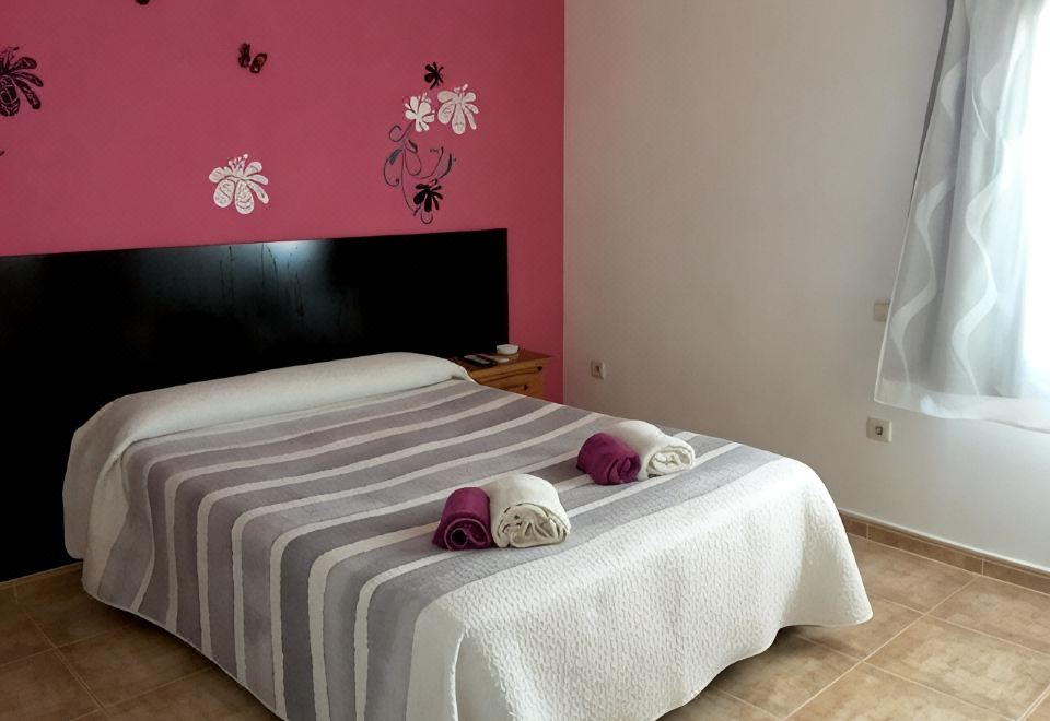 Hostal Catedritos Ibéricos A-5 Km 154 A 5 KM DE OROPESA A 1 KM DE HERRERUELA DE OROPESA - Housity