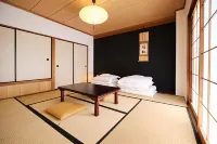 J-Hoppers Lake Biwa Guesthouse - balcony