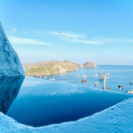 Loccal Collection Hotel Komodo
