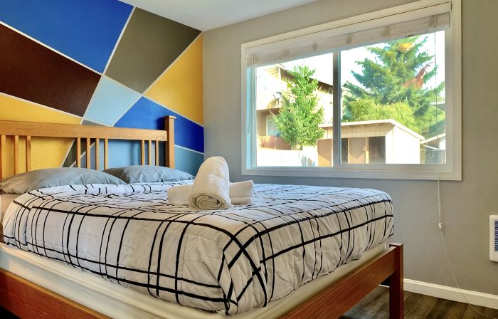 2 BR Single Story Townhouse w King Bed