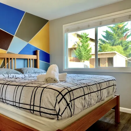 2 BR Single Story Townhouse w King Bed