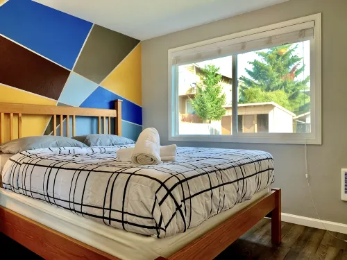 2 BR Single Story Townhouse w King Bed
