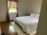 Visiting family need space? Enjoy our spacious & serene abode. Plenty of space! - บังกะโล