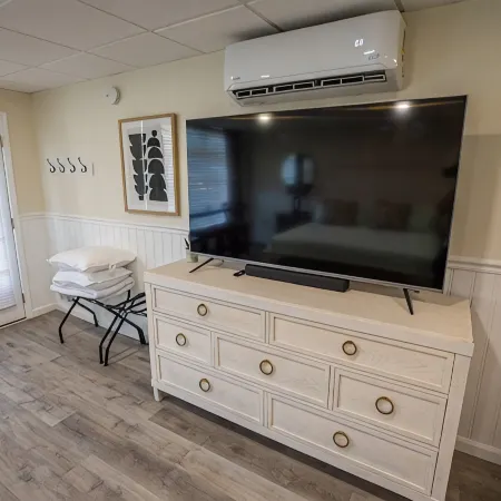 Totally Remodeled Cozy Apartment.  2.5 miles to Delaware Turf! Hotels in Kent County